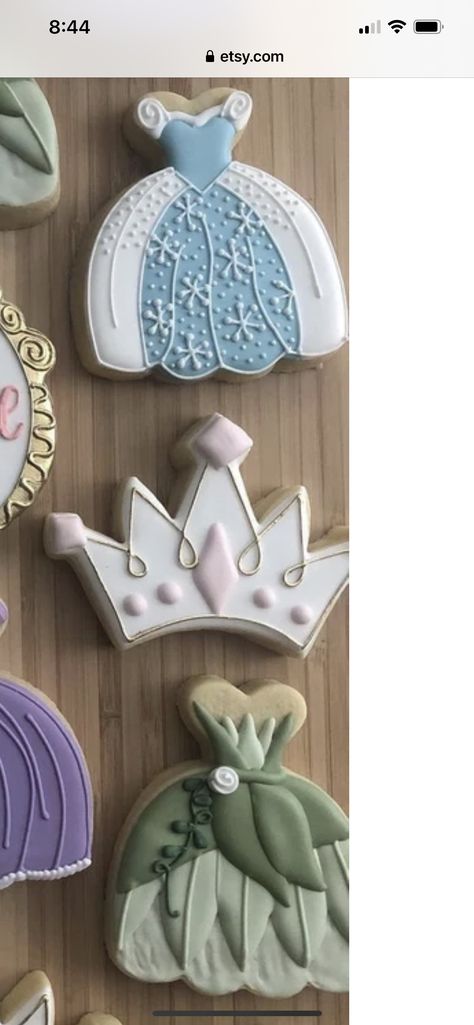 Tiara Cookies Decorated, Princess Crown Cookies Decorated, Crown Cookies Royal Icing, Crown Decorated Cookies, Castle Cookies Decorated, Cinderella Cookies Decorated, Crown Cookies Decorated, Princess Cookies Decorated, Princess Crown Cookies