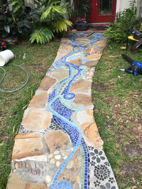 Mosaic Walkway, Stone Garden Paths, Front Yard Landscaping Pictures, Rock Garden Design, Mosaic Garden Art, Christmas Float, Garden Walkway, Diy Backyard Landscaping, Front House Landscaping