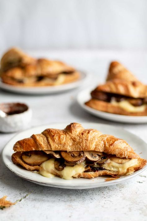 Croissant Recipes Stuffed, Best Croissant Recipe, Croissant Recipe Stuffed, Croissant Sandwich Ideas, Brie Croissant, Brie Garlic, Croissant Sandwiches, Melted Brie, Bagel Bar