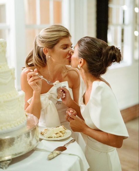 Lunden And Olivia, Wlw Wedding, Trendy Bride, Wedding Cake Photos, Bow Wedding Dress, Space Wedding, Lesbian Wedding, Bridal Event, Bachelorette Weekend