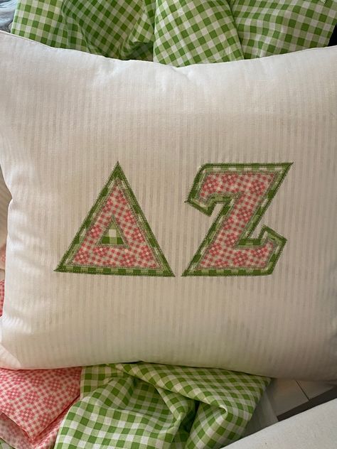 "This custom pillow makes the perfect gift for your \"little\" or your newly initiated sorority girl.  Provide letters in the comments.  Also colors. Message me and we will make it perfect together!!" Big Little Bed Decorating, Sorority Branding, Sorority Decor, Sorority Baskets, Bed Deck, Sorority Art, Letter Pillow, Big Little Basket, Summer Sewing Projects