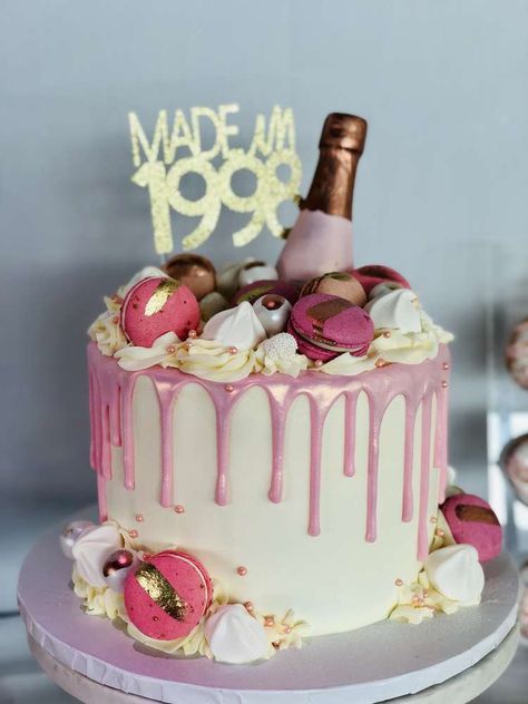 Brunch and Bubbly 21st Birthday | CatchMyParty.com 31st Birthday Ideas, 31st Birthday Ideas For Her, Brunch Birthday Party Ideas, 23rd Birthday Decorations, Brunch Birthday Party, Parisian Birthday Party, 21st Birthday Balloons, 21st Birthday Girl, 21st Birthday Presents