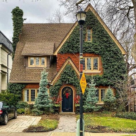 New Build Tudor House, Houses With Vines Exterior, American Tudor Style Homes, Houses In Virginia, Tudor House Interior, House With Vines, House With Ivy, Old English House, Boston Ivy