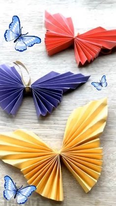 Origami Butterflies, Paper Butterfly Crafts, Paper Folding Crafts, Paper Flower Crafts, Folded Paper, Paper Craft Diy Projects, Paper Butterfly, Aktivitas Montessori, Paper Flowers Craft