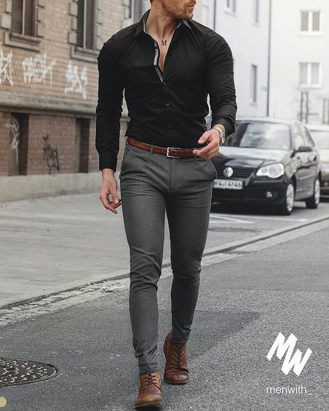 Dark Grey Pants Outfit, Dark Grey Pants, Grey Pants Outfit, Herren Style, Mode Tips, Pants Outfit Men, Formal Men Outfit, Men With Street Style, Formal Mens Fashion