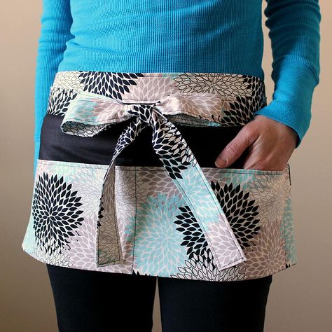 Basic Utility Free Apron Pattern | Do you do craft shows?  This apron is handy while you busy behind the table.  Whip one up tonight! Craft Show Apron, Tool Apron Pattern, Teacher Apron Pattern Free, Craft Apron Pattern Free, Free Harvest Apron Pattern, Vendor Apron Pattern Free, Utility Apron Pattern Free, Half Apron Pattern Free Easy, Utility Apron Pattern