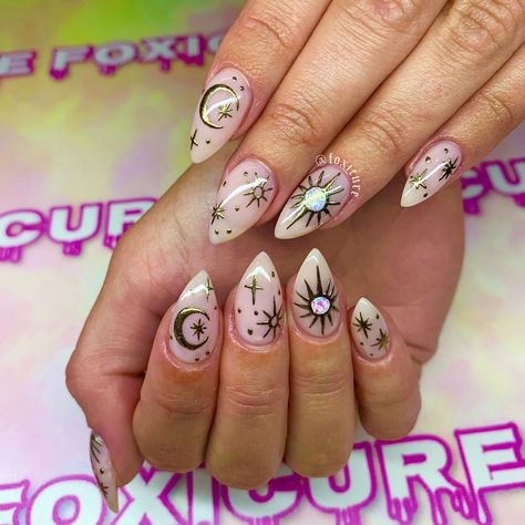 Tarot Card Nails, Tarot Card Nail Design, Tarot Nail Designs, Fortune Teller Nail Art, Occult Nail Designs, Sun Nails, Magic Nails, Gel Nail Tips, Moon Nails