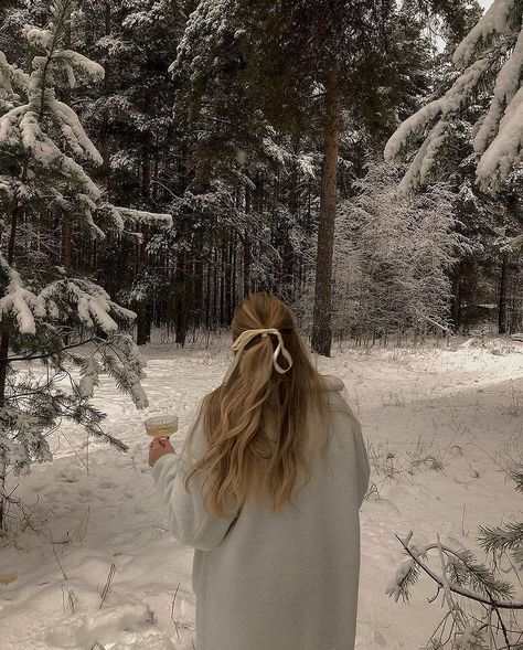 Winter Cottagecore, Winter Instagram, Mysterious Girl, Winter Inspo, Winter Photoshoot, New Year Photos, I Love Winter, Winter Photos, Winter Photo