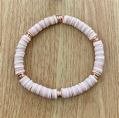 Perle Heishi, Clay Bead Bracelet Ideas, Bead Bracelet Ideas, Small Bead Bracelet, Clay Bracelets, Clay Bead Necklace, Heishi Bracelet, Cute Friendship Bracelets, Preppy Bracelets