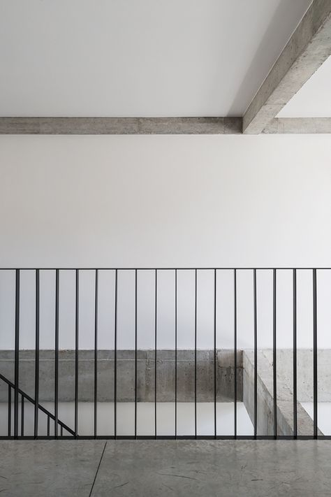 law firm RV on Behance Garde Corps Metal, Steel Balustrade, David Chipperfield, Metal Railings, Steel Railing, Stair Handrail, Lan Can, Casa Exterior, Balcony Railing