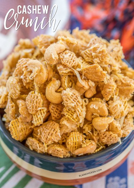 Cashew Crunch recipe - CRAZY good snack mix! Cashews, Coconut and Crispix tossed in a sweet brown sugar syrup. Makes a ton. Great for easy homemade holiday gifts. #christmasrecipes #snackmix #cashews #homemadegift #chexmix Cashew Crunch Recipe, Cashew Crunch, Chex Snack Mix, Football Friday, Cashew Recipes, Coconut Baking, Chex Mix Recipes, Cereal Treats, Plain Chicken