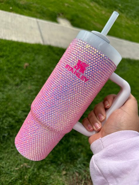 This beautiful custom 30 oz Stanley tumbler is  definitely worth the craze!  Each tumbler is covered in over 4,000+ rhinestones. Each stone is hand placed and secured to ensure quality and beautiful longevity.  -Not microwave safe -Not dishwasher safe -Do not drop or throw -Do not soak -Do not expose to extreme heat -Hand wash only -Do not use abrasive cleaners or scrubbers ** Slight imperfections may be visible as this is a handmade item and all rhinestones are place by hand, one by one. Our sh Diamond Tumbler, Coffee Cups Unique, Fancy Cup, Trendy Water Bottles, Bebidas Do Starbucks, Bling Ideas, Rhinestone Cups, Rhinestone Projects, Bling Crafts