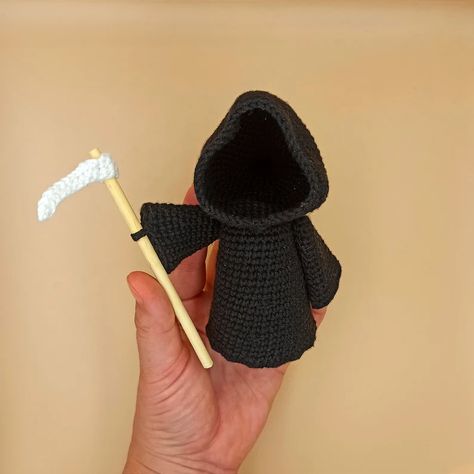 Crochet Grim Reaper Pattern Free, Grim Reaper Crochet Pattern Free, Crochet Halloween Amigurumi, Gothic Crochet, Crochet Monster, Halloween Amigurumi, Crochet Skull, Crochet Monsters, Simply Crochet