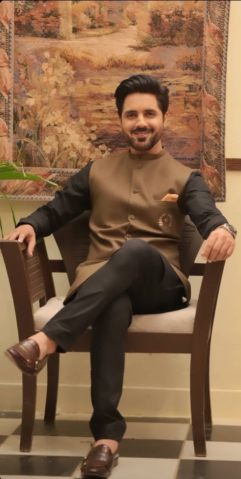 Kurta With Sadri For Men, Mehndi Groom Outfit Pakistani, Men Kurta With Jacket, Boys Mehndi Dresses Pakistani, Sadri Kurta For Men Wedding, Pakistani Groom Wear, Black Shalwar Kameez For Man, Shalwar Kameez With Coat Men, Kurta Jackets For Men Wedding