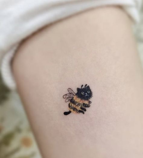 Cat Bee Tattoo, Bee Matching Tattoo, Matching Bee Tattoo, Bestie Tats, Bestie Tattoos, Bestie Tattoo, Sweet Tattoos, Fairy Tattoo, Bee Tattoo