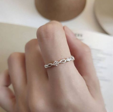 Promise Rings Vintage, Hollow Ring, Womens Rings Fashion, Gold Ring Designs, Anniversary Jewelry, Minimalist Rings, Dainty Ring, 925 Silver Rings, Spring Rings