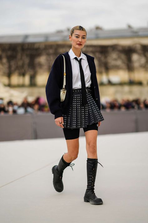 Preppy High Fashion, Edgy Preppy Style, Punk Preppy Style, Preppy Outfits 2023, Preppy Punk Outfits, High Fashion Outfits Street, Preppy Edgy Outfits, Edgy Preppy Outfits, Trendy High School Outfits