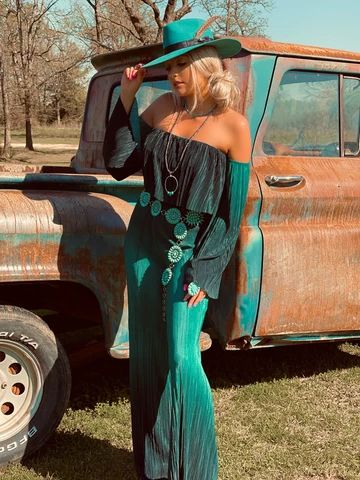 Boutique Western Outfits, Best Country Concert Outfits, Western Formal Wear For Women, Grand Old Opry Outfit, Affordable Western Boutiques, Western Glam Outfit Plus Size, Cowgirl Outfit Ideas For Women, Fancy Country Outfits Women, Western Outfit Women’s