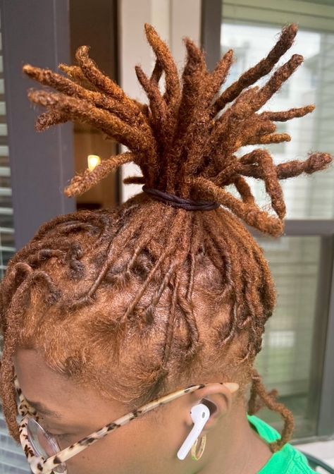 Honey Blonde Tips On Locs, Carmel Brown Locs, Locs With Brown Tips, Dark Ginger Hair Black Women Locs, Light Brown Hair Locs, Cinnamon Color Locs, Colored Short Locs, Ginger Brown Locs Black Women, Honey Blonde Hair On Black Women Locs