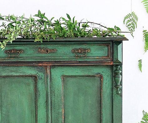 Cupboard Makeover, Green Cabinet, Green Painted Furniture, Annie Sloan Painted Furniture, Painting Wooden Furniture, White Furniture Living Room, Painted Cupboards, Annie Sloan Paints, Green Furniture