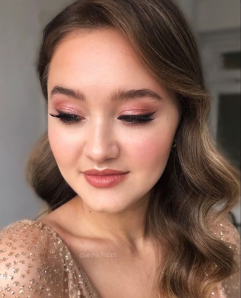 Vancouver Hair & Makeup Artist on Instagram: “Universally flattering rose-toned makeup look💞 Rose and peach tones are my absolute go-to!⁠ ⁠ We also did a soft Hollywood wave. Hope you…” Peachy Bronze Wedding Makeup, Soft Eye Makeup, Mekap Mata, Bronze Wedding, Peach Tones, Rose Makeup, Look Rose, Hollywood Waves, Soft Makeup