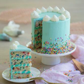 Funfetti Cake Small Birthday Cakes, Kek Lapis, Pinterest Cake, Low Carb Dessert, Funfetti Cake, Cake Tutorial, Cake Decorating Tips, Food Cakes, Creative Cakes