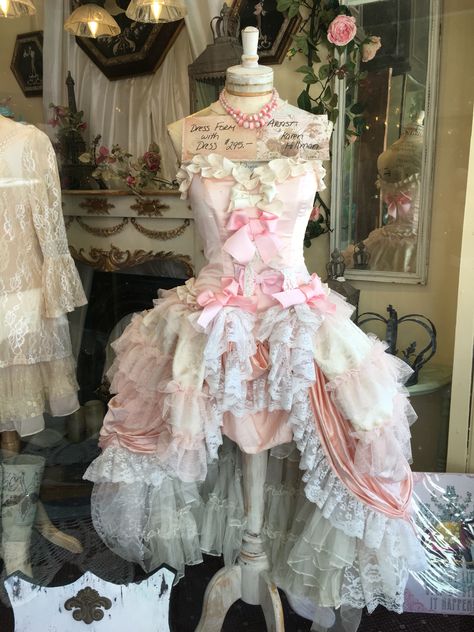 Coquette Princess, Rococo Fashion, Dress Forms, Fantasias Halloween, Fairytale Dress, Clothes Summer, Dress Images, Old Fashion, Clothes Ideas