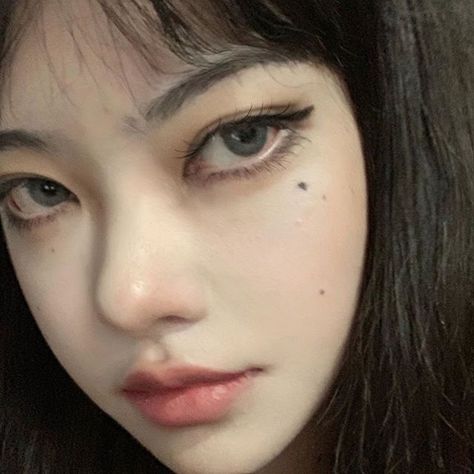 Tomie pt.2 Black Hair, Close Up, Instagram Photos, Makeup, Hair, Blue, Black, Instagram, Make Up