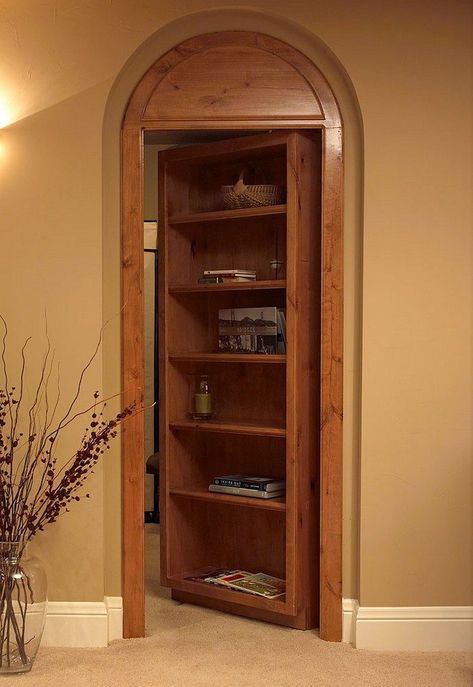 Hidden Bookcase Door, Skjulte Rum, Hidden Bookcase, Hidden Door Bookcase, Bookshelf Door, Diy Dresser Makeover, Cool Bookshelves, Bookcase Door, Hidden Spaces