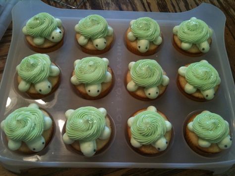 Simple Cute Cupcakes, Cupcakes Baby Shower, Turtle Cupcakes, Kreative Snacks, Pastel Cupcakes, Cute Turtle, Cute Baking, Easy Food Art, Tasty Baking