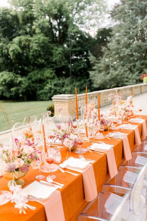 Modern Orange Wedding, Wedding Table Orange, Orange Table Setting, Table Linen Ideas, Bright Orange Wedding, Orange Wedding Table, Orange Tablescape, Orange Wedding Decor, Velvet Table