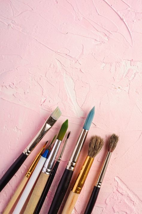 Paint brushes, artist tools for drawing ... | Premium Photo #Freepik #photo #watercolor #table #paint #brush Paint Brushes Aesthetic, Paint Brushes Photography, Tools Photography, Artist Tools, Easter Paintings, Biology Art, Brush Background, Foto Aesthetic, Paint Brush Art