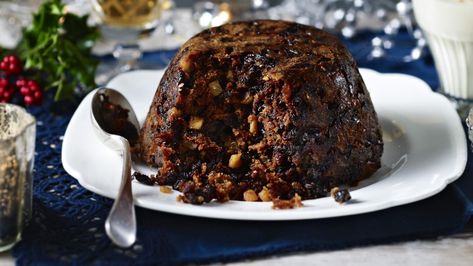 Mary Berry's Christmas pudding recipe - BBC Food Mary Berry Christmas Pudding, Mary Berry Christmas, Hot Puddings, Christmas Pudding Recipes, Plum Pudding, Bbc Food, Mary Berry, Christmas Cooking, Christmas Pudding