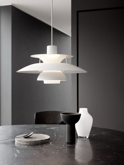 Renowned Danish lighting manufacturer Louis Poulsen has released a plethora of icons and additions in their autumn lighting collection. Louis Poulsen Ph5, Louis Poulsen Lighting, Danish Lighting, Living Room Light Fixtures, Dining Room Pendant, Poul Henningsen, Metal Pendant Lamps, Pendant Lighting Dining Room, White Chandelier