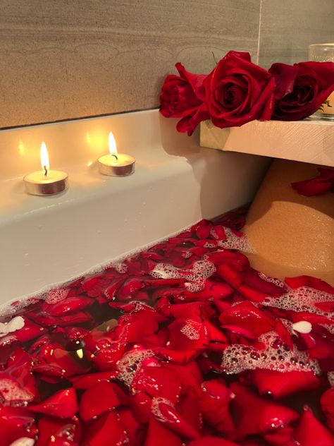 Bathtub Flowers, Rose Petal Bath, Bath Aesthetic, Roses Aesthetic, Spiritual Bath, Tub Time, Romantic Girl, Life Is Too Short, Bathtubs