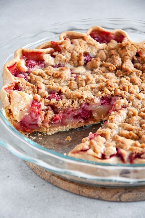 Raspberry Cream Pie Recipe - Made It. Ate It. Loved It. Easy Strawberry Rhubarb Pie, Rhubarb Crumble Pie, Raspberry Cream Pie, Raspberry Recipe, Raspberry Pie Recipe, Peach Crumble Pie, Raspberry Cream Pies, Strawberry Rhubarb Crumble, Crumble Pie