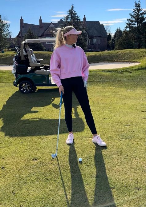 Golfer Outfits Woman, What To Wear Golfing Women, Cold Weather Golf Outfit Women, Golf Style For Women, Women’s Golf Outfits Cute, Womens Fall Golf Outfit, Fall Golfing Outfits For Women, Top Golf Date, Golf Tournament Outfit