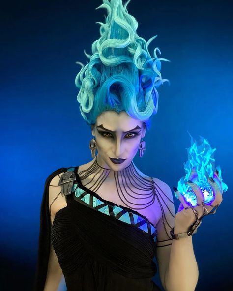 Greek Mythology Cosplay, Mythology Cosplay, Female Hades, Hades Cosplay, Hades Costume, Genderbent Cosplay, Mythology Costumes, Female Cosplay Ideas, Disney Villain Costumes