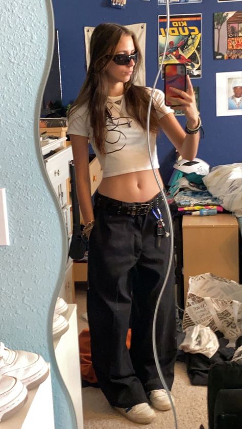 Baggy pants baby tee y2k skater girl outfit Empire Pants Skate Outfits, Baggy Jeans Small Top Outfit, Crop Top Baggy Pants Outfit, Tight Shirt Baggy Pants, Baggy Pants Small Top, Empyre Pants Outfits, Y2k Skater Outfits, Tight Top Baggy Pants Outfit, Baggy Pants Tight Shirt Outfit