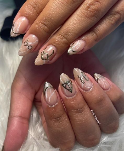 Harry Potter but keep it ✨classy✨ . . BIAB, level lll nail art . . #nails #nailusa #nailart #naildesign #nailsofinstagram #naildesigns #nailsoftheday #naildesignsideas #gel #gelnails #raleigh #durham #raleighnails #trend #trendynails #BIAB #springnails #BIABnails #harrypotter #harrypotternails Marauders Nail Art, Harry Potter Hufflepuff Nails, Bookish Nail Art, Subtle Harry Potter Nails, Cute Harry Potter Nails, Harry Potter Christmas Nails, Hufflepuff Nail Art, Halloween Nails Classy, Harry Potter Acrylic Nails