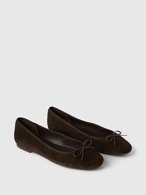 Suede Ballet Flats Brown Flats Shoes, Ballet Flats 2024, Women’s Flats, Suede Flats Outfit, Twilight Autumn, Flat Ballet Shoes, Tieks Ballet Flats, Brown Ballet Flats, Ballet Flats Outfit