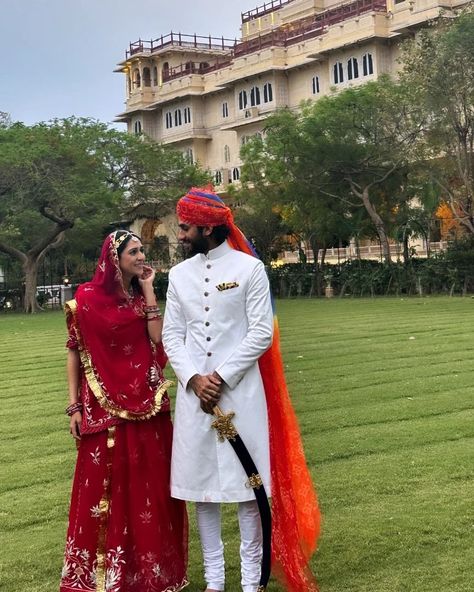 Preserving centuries-old traditions: Jaipur's royal family celebrates Gangaur with grace. The annual festival, dedicated to Goddess Gauri, is a symbol of marital happiness and conjugal bliss. The royal family's elaborate processions and rituals showcase their deep-rooted connection to their cultural heritage. . . . 📸 : @yashashtea . . . #galleryjpr #jaipurgallery #jaipur #jaipurindia #culturalheritage #jaipurheritage #jaipurcity #royalfamily #gangaurfestival #jaipurroyalfamily #citypalacejaipur Jaipur Royal Family, Rajasthani Couple Photography, Poshak Aesthetic, Pacho Jaipur, Rajput Couple, Indian Royal Family, Royal Family Aesthetic, Gauravi Kumari, Rajput Wedding