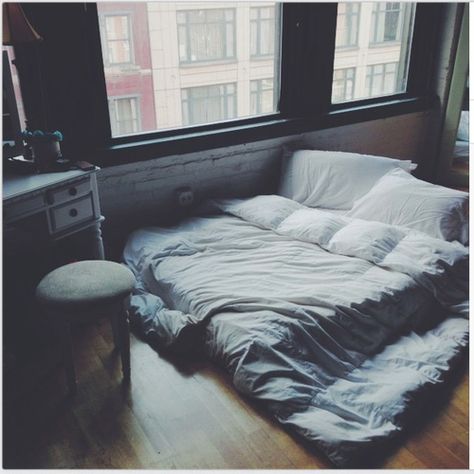 Really like the simplicity of the bed on the floor with simple sheets  #UOonCampus #UOContest Bed On The Floor, Unmade Bed, Mattress On Floor, Bohemian House, Floor Bed, Dream Rooms, Dream Bedroom, My New Room, Large Windows