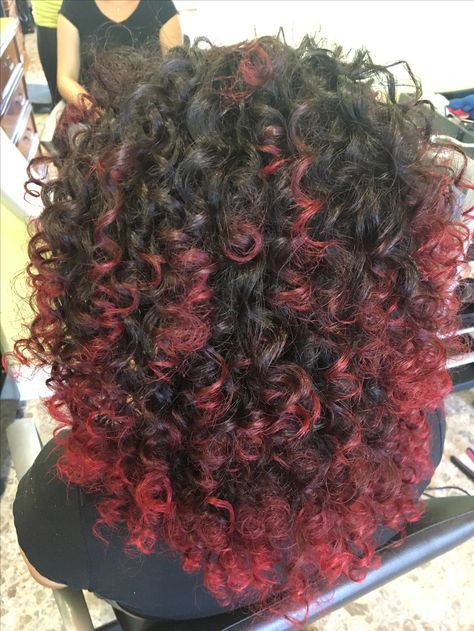 Red Hair Tips, Dyed Tips, Dark Curly Hair, Dyed Curly Hair, Highlights Curly Hair, Mixed Curly Hair, Red Hair Inspo, Brown Curly Hair, Red Curly Hair