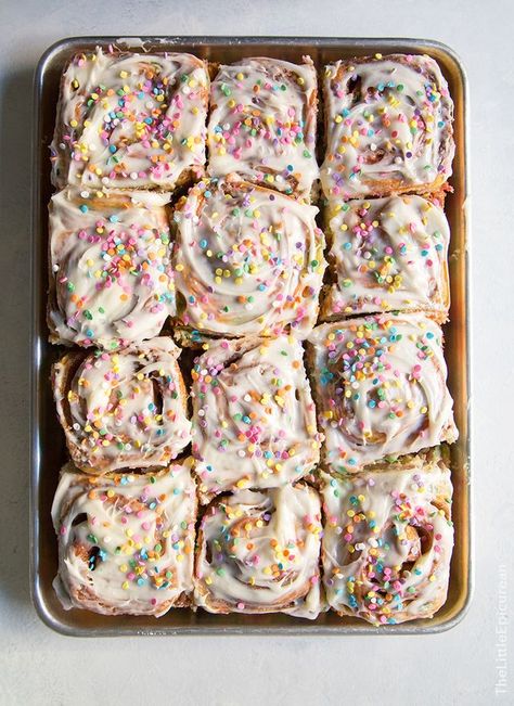 Funfetti Cinnamon Rolls | The Little Epicurean | Bloglovin’ Easter Brunch Menu, Pastel Cupcakes, Slow Cooker Desserts, Smitten Kitchen, Sweet Cream, Brunch Menu, Think Food, Deilig Mat, Sweet Roll