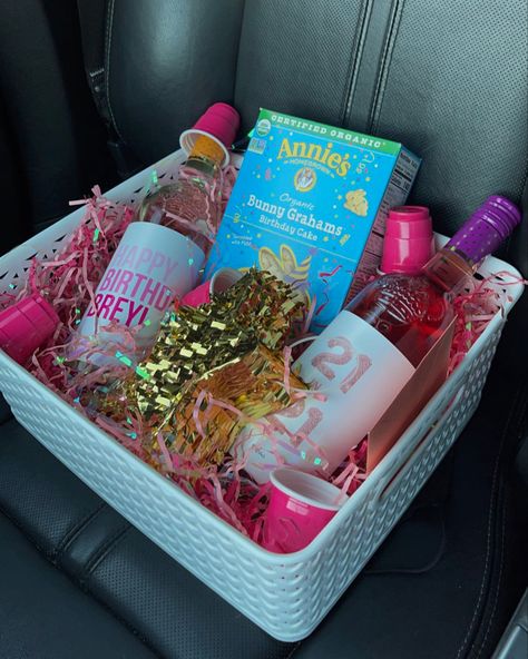 21st Birthday Gift For Best Friends, 21 Bday Basket, 21st Birthday Gift Ideas For Best Friend Turning 21, Best Friend 20th Birthday Gift Ideas, 21st Birthday Gift Ideas For Sister, 21st Gift Basket Ideas, Best Friend 21st Birthday Gifts, 21st Basket Ideas, 21 Birthday Gifts For Best Friend