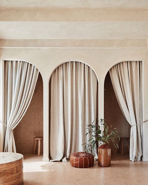 kim kneipp on Instagram: “The gentle lime-washed, linen-draped arches of a pop-up store we created on the Rye foreshore for Peninsula Hot Springs. . This store was…” Peninsula Hot Springs, Concrete Effect Paint, Clothing Store Interior, Store Design Boutique, Spa Interior, Fitting Room, Spa Design, Spa Room, Retail Store Design