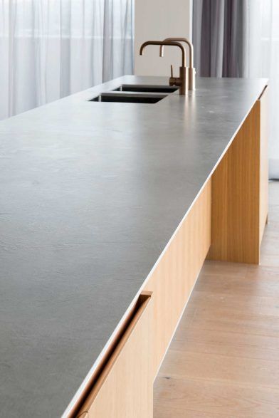 Curved Kitchen Island, Stone Benchtop, Kitchen Benchtops, Brown House, Interior Design Elements, Stone Kitchen, Contemporary Kitchen Design, Kitchen Benches, Engineered Stone