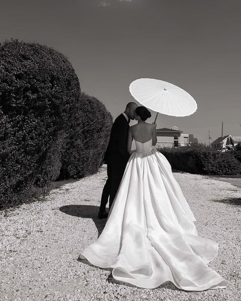 Lainy Hedaya Hoffstein on Instagram: “My favorite shot from our wedding. 😍♥️” Wedding Photos Poses, Wedding Goals, Wedding Mood, Italian Wedding, Dreamy Wedding, Wedding Shots, Wedding Pics, Dream Wedding Dresses, Wedding Photoshoot