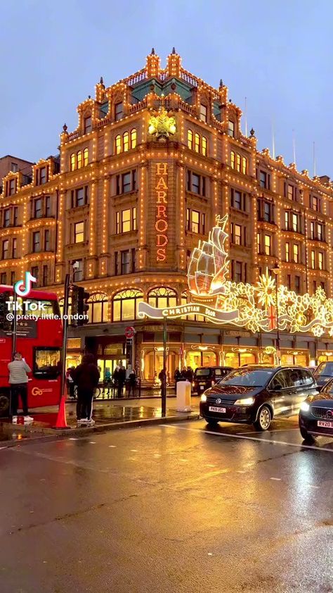 michealla✨ on Twitter: "christmas in london https://t.co/bz6maE1fEl" / Twitter London Harrods, Harrods Christmas, Exotic Holiday, Virtual Travel, Budget Holidays, London Christmas, Uk Destinations, London Bus, Visit London